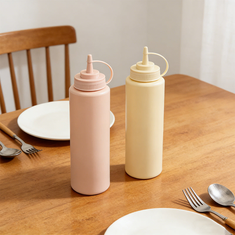 Lavish Kitchen Isle 1L sauce bottle, high-capacity plastic container for restaurants, cafés, and home use, with a secure lid.