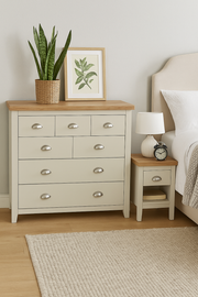 Lavish Kitchen Isle Ite 2-piece bedroom set with cream and oak effect, includes a 3+4 chest of drawers and a single drawer bedside table.